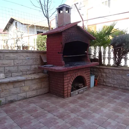 Laura بوسيدارجي