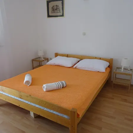 Laura بوسيدارجي