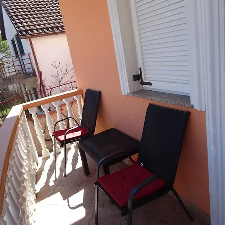 Laura * بوسيدارجي