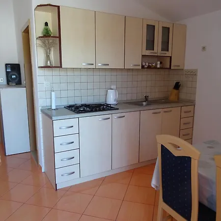 Laura بوسيدارجي