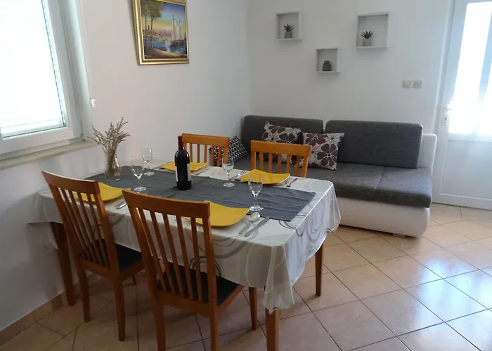 Laura Поседарье