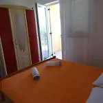 Laura *