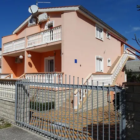 Laura Apartamento